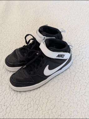 Like New: Nike Court Borough Mid 2 Kids 4.5